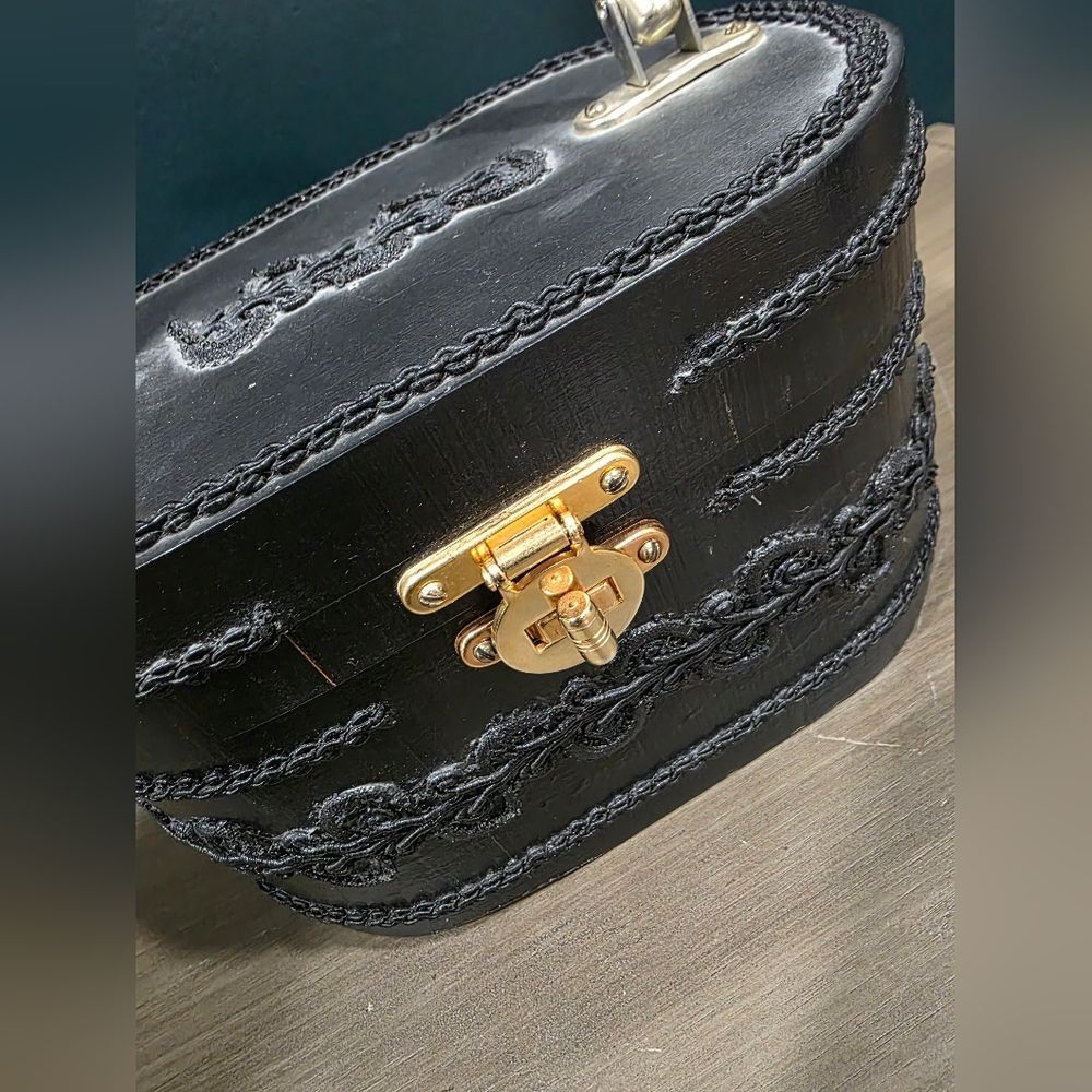 Black Oval Wood Box Handbag Twist Plastic Top Handle Intricate Lace Like Detail - Picture 4 of 15